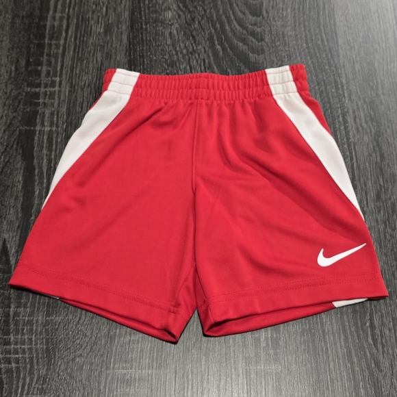 Nike Toddler Boys 4T White and Red Athletic Set - Picture 4 of 8